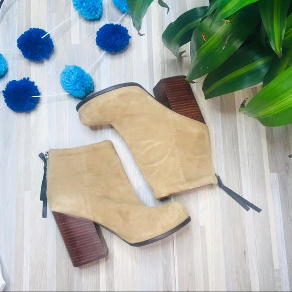 Vintage Shoes - Tan Suede Tassel Wooden Heel Ankle Booties